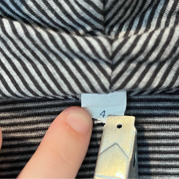 Lululemon Size 4 Radiant Long Sleeve Tonka Stripe Black Heathered Medium Grey - Picture 16 of 16